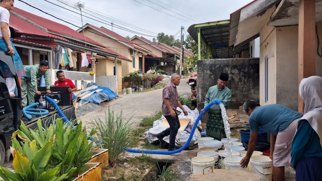 Pemkab Bintan menyalurkan ratusan ton air bersih kepada warga terdampak kekeringan