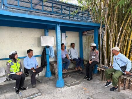 Sat Lantas Polresta Tanjungpinang Sambangi Ojek Pelabuhan, Imbau Tertib Berlalu Lintas