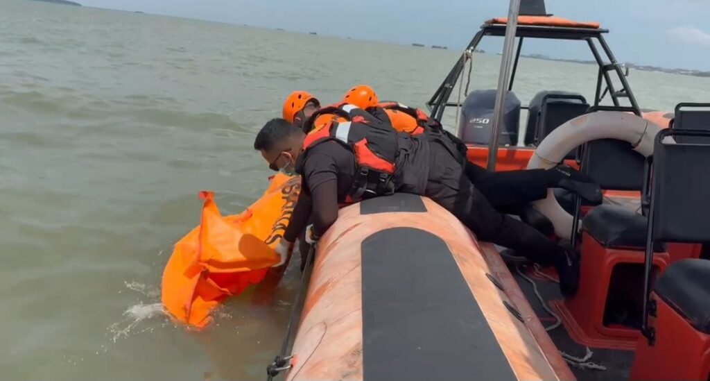 ABK Kapal Karunia Jaya Jatuh ke Laut di Perairan Karimun, Korban Ditemukan Meninggal Dunia