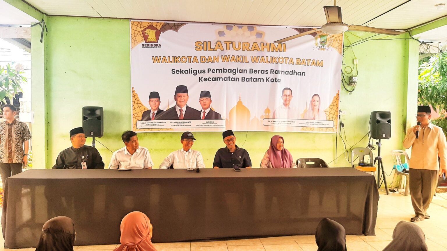 Anggota DPRD Batam Bersama Wali Kota Salurkan 5 Ton Beras Bantuan Presiden Prabowo
