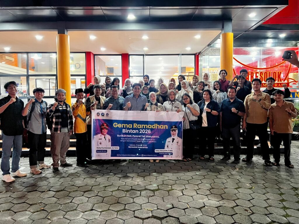 Bupati Bintan Roby Kurniawan bersama Wakil Bupati Deby Maryanti saat bersilaturahmi dengan Pelajar dan Mahasiswa di Pekan Baru.