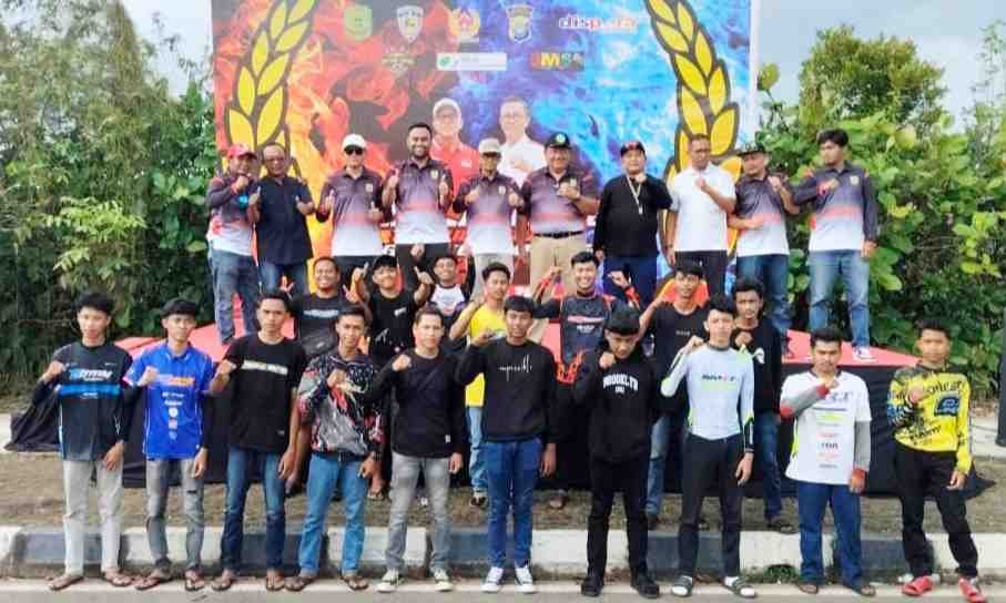 Raja Ariza Buka Kejuaraan Drag Bike Piala Walikota Tanjungpinang di Dompak Wakil Walikota Tanjunpinang Raja Ariza saat membuka kejuaraan Drag Bike Piala Walikota Tanjungpinang