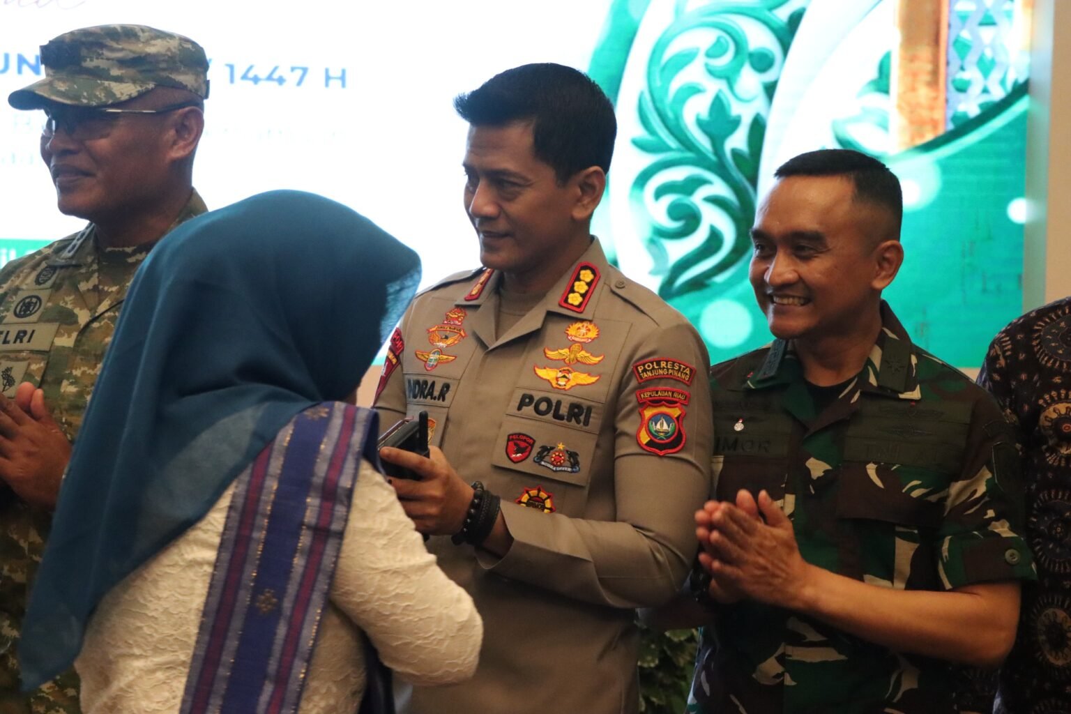 Kapolresta Tanjungpinang Hadiri Halal Bihalal Pemerintah Provinsi Kepri bersama BKMT Kapolresta Tanjungpinang Hadiri Halal Bihalal Pemerintah Provinsi Kepri bersama BKMT