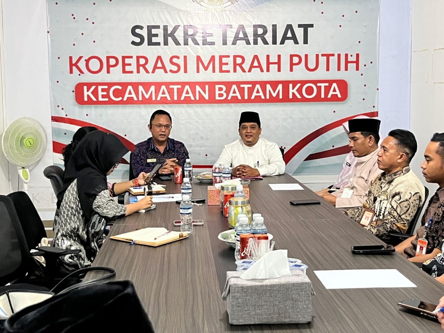 Perwakilan Ombudsman RI Provinsi Kepulauan Riau (Kepri) melakukan pemantauan dan diskusi pelayanan publik di Kantor Kecamatan Batam Kota pada Kamis, 16 April 2026