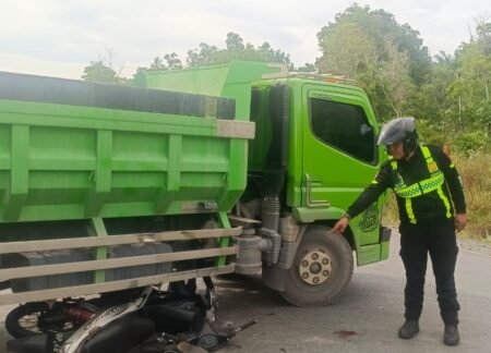 Laka Tragis Mobil Dump Truck vs Sepeda Motor di Jalan Lintas Timur Bintan