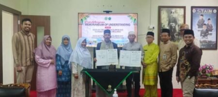 STAIN Sultan Abdurrahman (Kepri) menjalin kerja sama strategis dengan STAIN Teungku Dirundeng Meulaboh melalui penandatanganan MoU di kampus STAIN Kepri, Jumat (17/4).