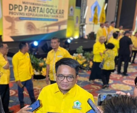 Ade Angga, saat ditemui awak media usai terpilih secara aklamasi sebagai Ketua DPD I Partai Golkar Kepri dalam Musyawarah Daerah (Musda) V tahun 2026 yang digelar di Aston Tanjungpinang Hotel & Conference Center, Selasa (21/4/2026