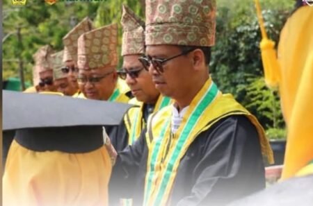 Bupati Kabupaten Karimun, Ing. H. Iskandarsyah, secara resmi melepas prosesi Wisuda Santri Taman Pendidikan Al-Qur'an (TPQ) se-Pulau Kundur, Senin (27/04/2026)
