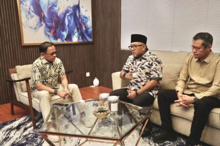 Wali Kota Tanjungpinang H. Lis Darmansyah melakukan pertemuan dengan Dirjend Penetapan Hak dan Pendaftaran Tanah Kementerian ATR/BPN Asnaedi, didampingi Sekda Zulhidayat, dan Kepala Kantor ATR/BPN Tanjungpinang Yudi Hermawan.