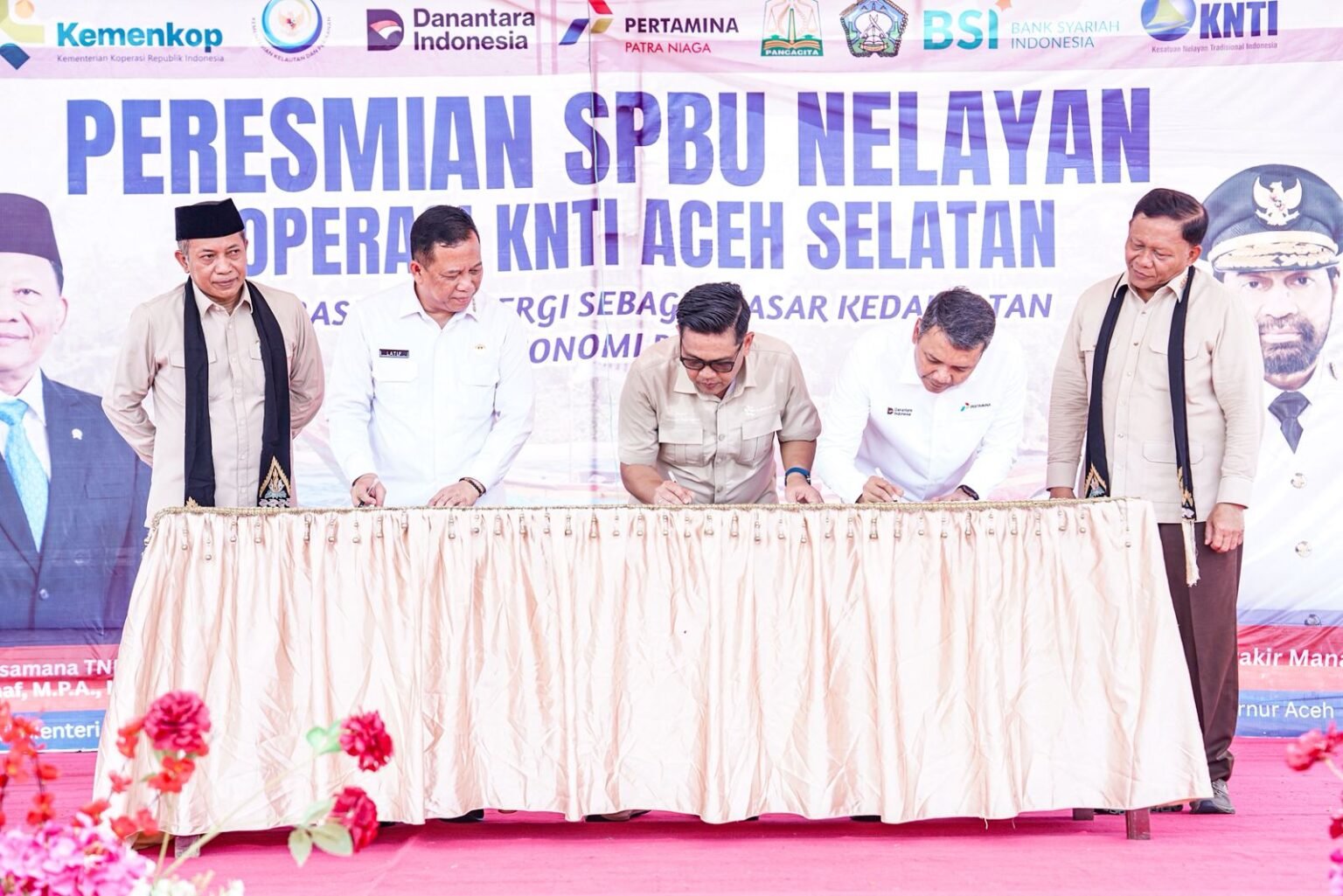 Peresmian SPBU Nelayan 18.237.014 Koperasi KNTI Aceh Selatan yang berlokasi di Desa Ujong Pulo Rayeuk, Kecamatan Bakongan Timur, Kabupaten Aceh Selatan, Provinsi Aceh, Kamis (30/04/2026)