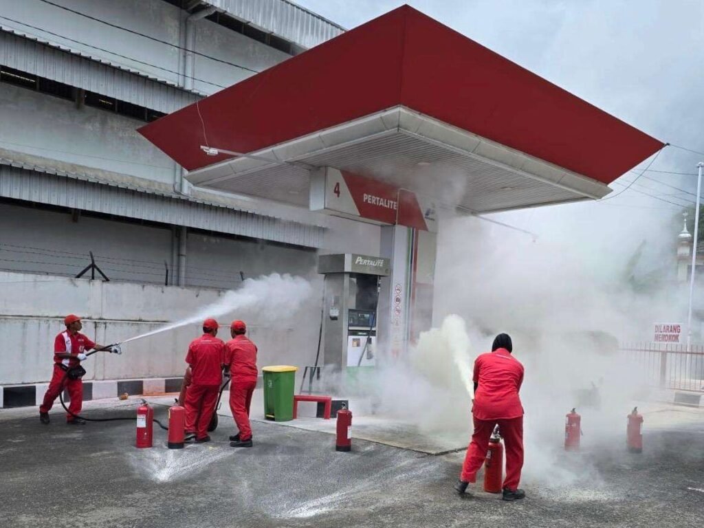 Perkuat Kesiapsiagaan Penanganan Kebakaran di SPBU, Pertamina Petra Niaga Simulasi Penanggulangan Keadaan Darurat