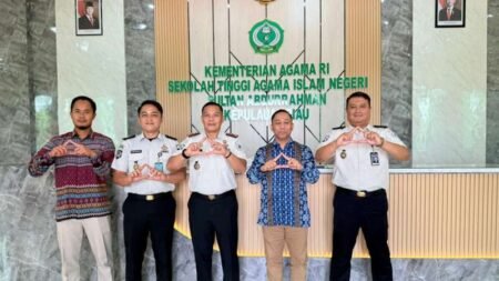 Ketua STAIN Kepri, Dr. Muhammad Faisal, M.Ag., menerima kunjungan Kepala Lapas Narkotika Kelas IIA Tanjungpinang, Fauzi Harahap, Amd.IP., S.H., M.H., Kamis (30/4)