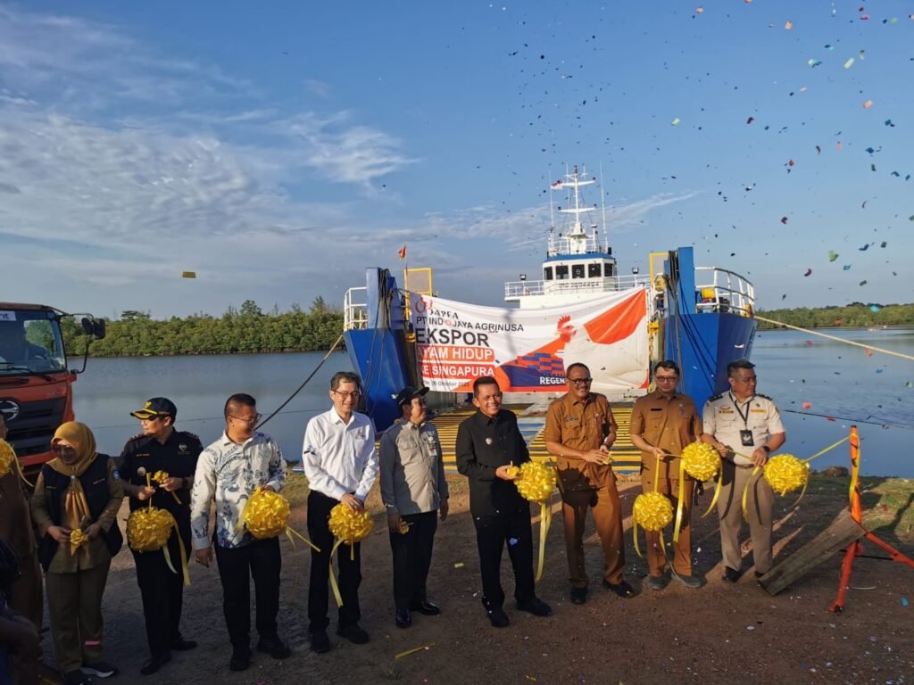 Pelepasan ekspor ayam hidup oleh Gubernur Kepri Ansar Ahmad di Pelabuhan Sri Payung, Tanjungpinang, Oktober 2025 lalu.