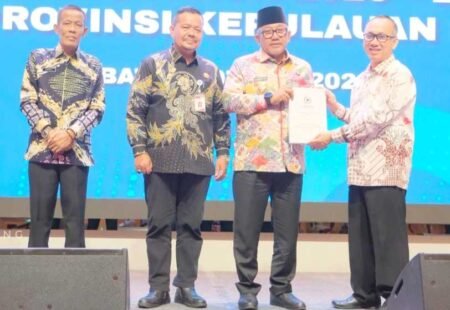 Walikota Tanjungpinang Lis Darmansyah saat menghadiri penguatan pemahaman pemerintah daerah terkait implementasi RAN PE di Swiss-Belhotel Harbour Bay, Kota Batam, Kamis (7/5).