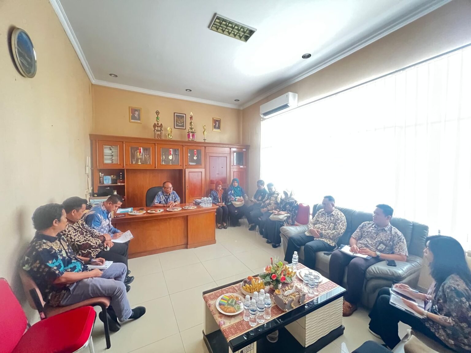 Perwakilan Ombudsman RI Provinsi Kepri saat melakukan pemantauan langsung terhadap kualitas pelayanan publik di Kantor Kecamatan Sekupang dan diskusi dengan sejumlah kelurahan di wilayah tersebut pada Kamis, 7 Mei 2026