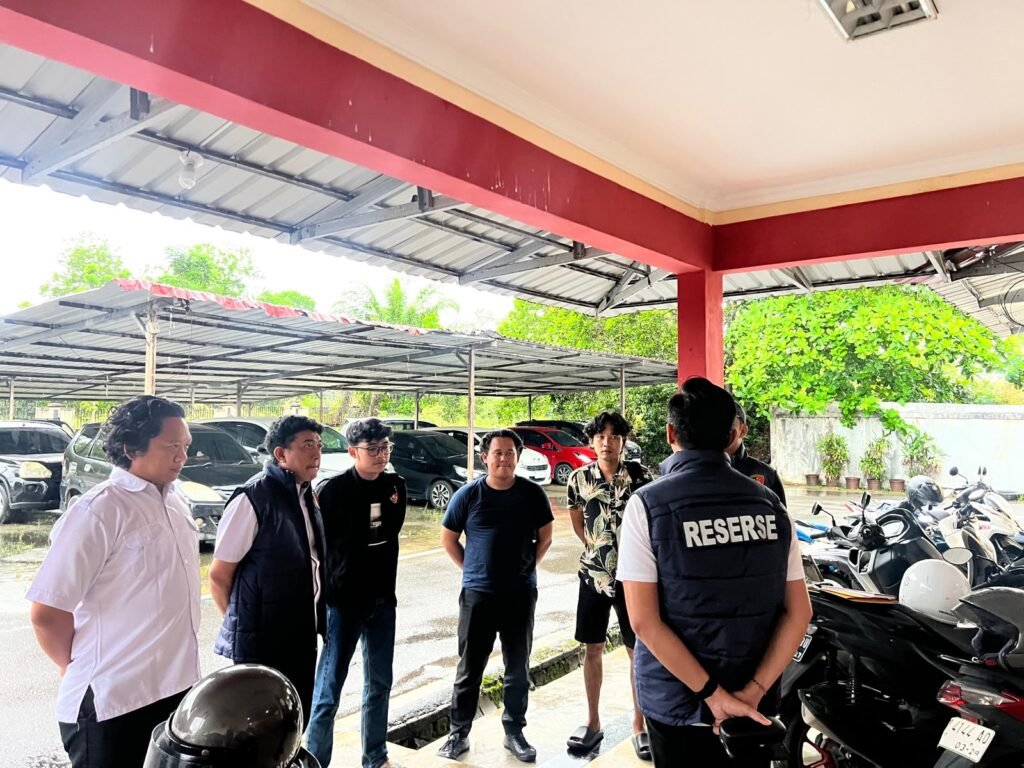 Tim personil Unit IV Perlindungan Perempuan dan Anak (PPA) bersama tim Opsnal Polres Bintan saat akan menangkap Oknum Guru Olahraga P3K di Bintan Diduga Tega Perkosa dan Cabuli Siswinya di Rumah Kontrakan