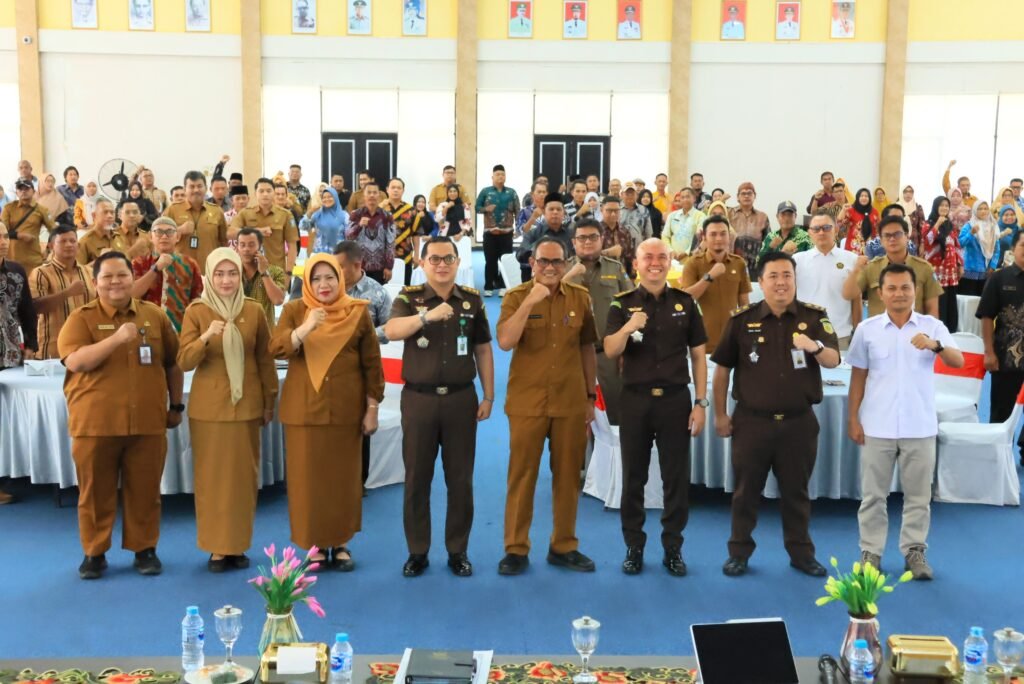 Kejati Kepri menggelar Penerangan Hukum diikuti Kades se-Kabupaten Bintan, Senin (18/5) di Aula Bandar Seri Bentan.