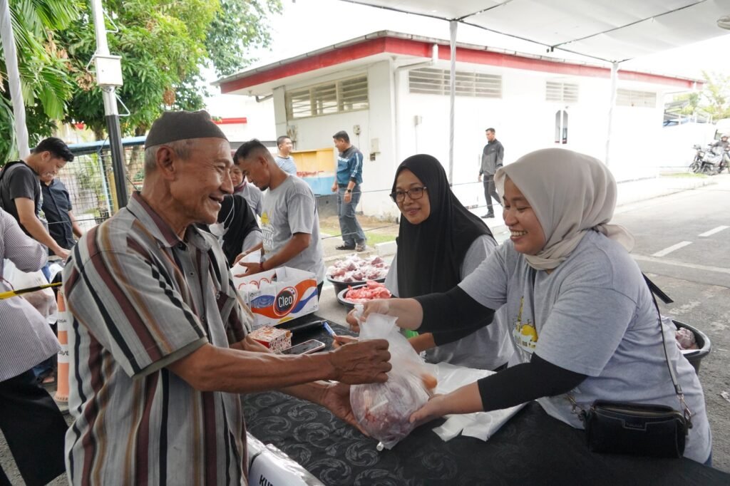 Bantuan 98 Ekor Hewan Kurban Disalurkan Pertamina Patra Niaga untuk Masyarakat di Hari Raya Iduladha 1447 H