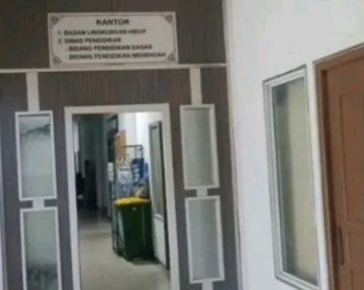 Hidung DLH Karimun “Tersumbat”, Limbah Beracun PT KHS Bebas Berlayar ke Batam Kondisi kantor DLH Karimun