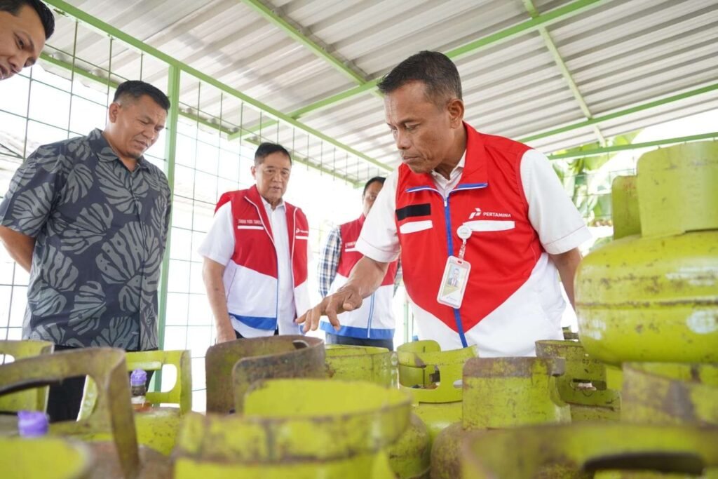 Komisaris Utama Bersama Direktur Kelelembagaan dan Kepatuhan Pertamina Patra Niaga Perkuat Pengawasan Operasional Infrastruktur Energi di Sumbar