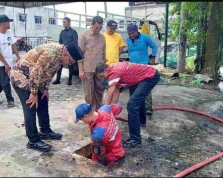 Wali Kota Lis Temukan Kabel Optik Hambat Aliran Drainase di Km 7