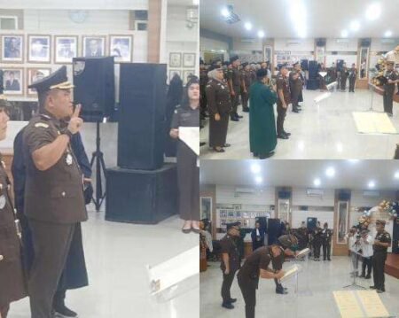 Kajari Tanjungpinang, Rahmad Lubis saat melantik pejabat baru Kasi Datun, Dedi Januarto Simatupang di Aula Kejari Tanjungpinang, Rabu (10/06/2026)