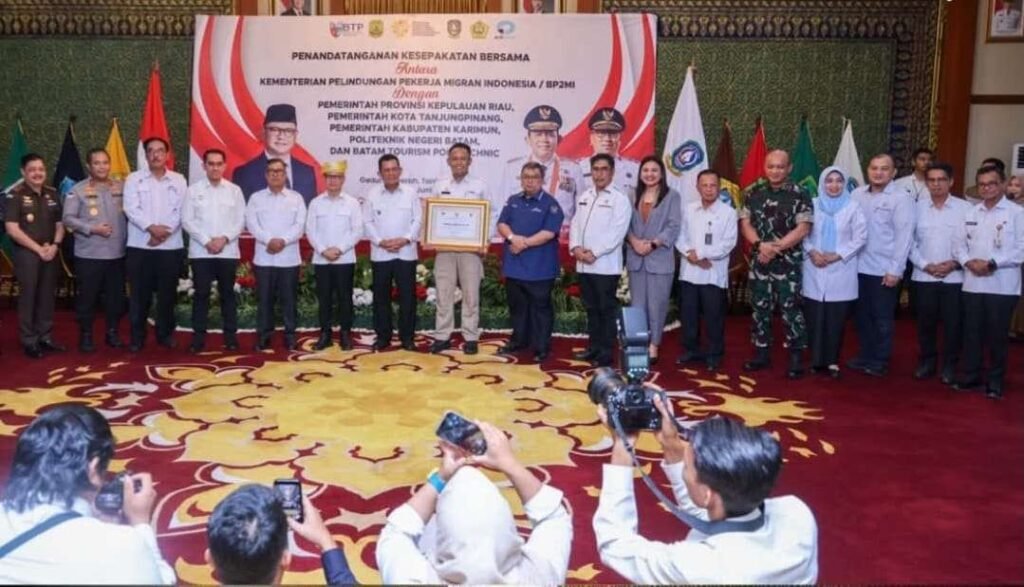 Pemkab Karimun Berkomitmen Siapkan Tenaga Kerja Lokal Berdaya Saing Global Kegiatan kompetensi, dan perlindungan bagi Pekerja Migran Indonesia (PMI) resmi dimulai di Provinsi Kepulauan Riau (Kepri).Rabu,10 Juni 2026.