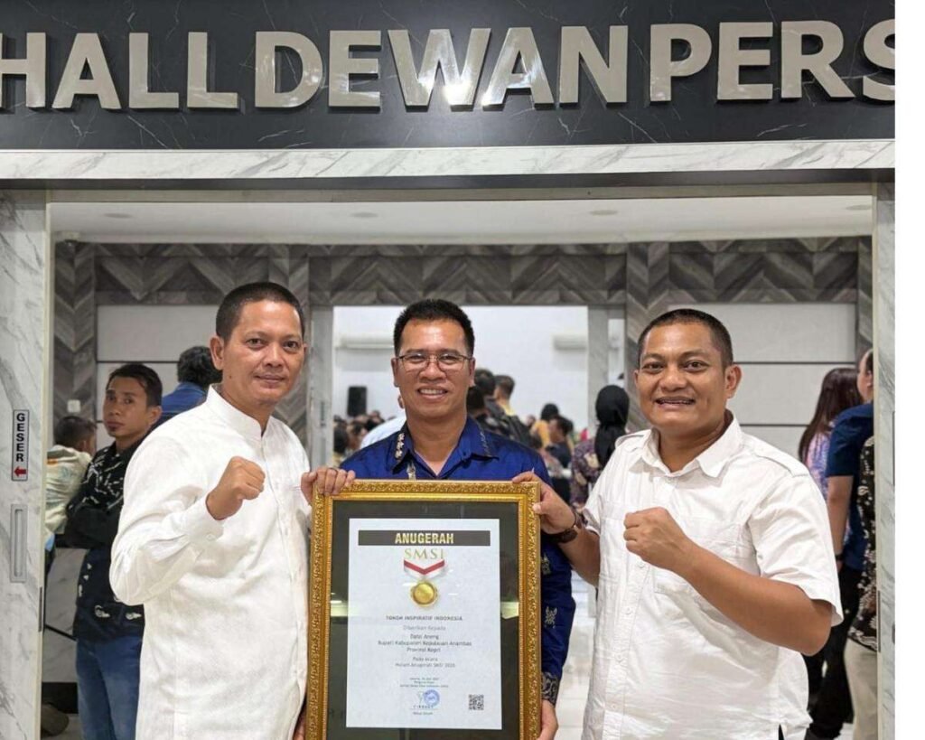 Bupati Anambas Dato’ Aneng Raih Anugerah Tokoh Inspiratif Nasional SMSI 2026 di Gedung Dewan Pers