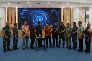 Bupati Bintan Roby Kurniawan bersama Forkopimda dan undangan menekan sirene dalam pencanangan Sensus Ekonomi