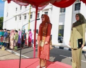 Sekretaris Daerah Provinsi Kepulauan Riau, Misni, memimpin Upacara Peringatan Hari Keluarga Nasional (Harganas) Ke-33 Tingkat Provinsi Kepulauan Riau Tahun 2026 di Halaman Kantor Gubernur Kepulauan Riau, Dompak, Kota Tanjungpinang, Senin (29/6/2026).
