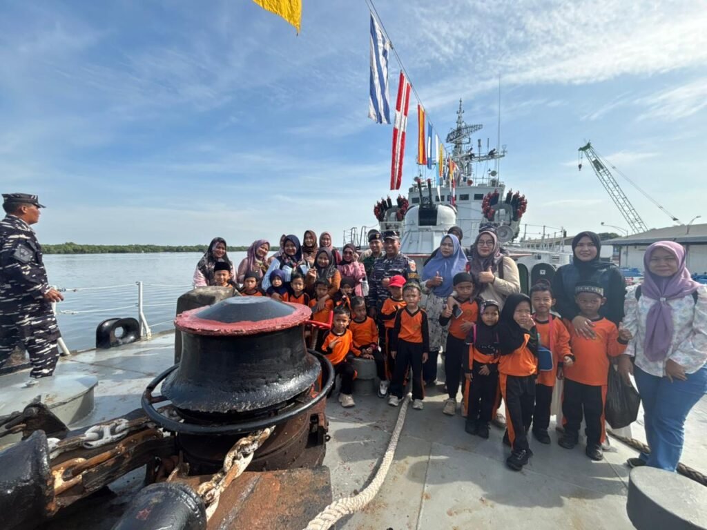 PAUD Hanifa Kunjungi KRI Imam Bonjol-383, Kenalkan Dunia Kemaritiman