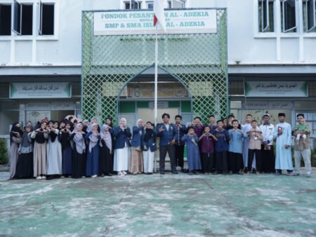 Mahasiswa Program Studi KPI STAIN SAR Kepri melaksanakan Sosialisasi Literasi Digital dan Cek Fakta di Pondok Pesantren Al-Adzkia Sabtu (13/6).