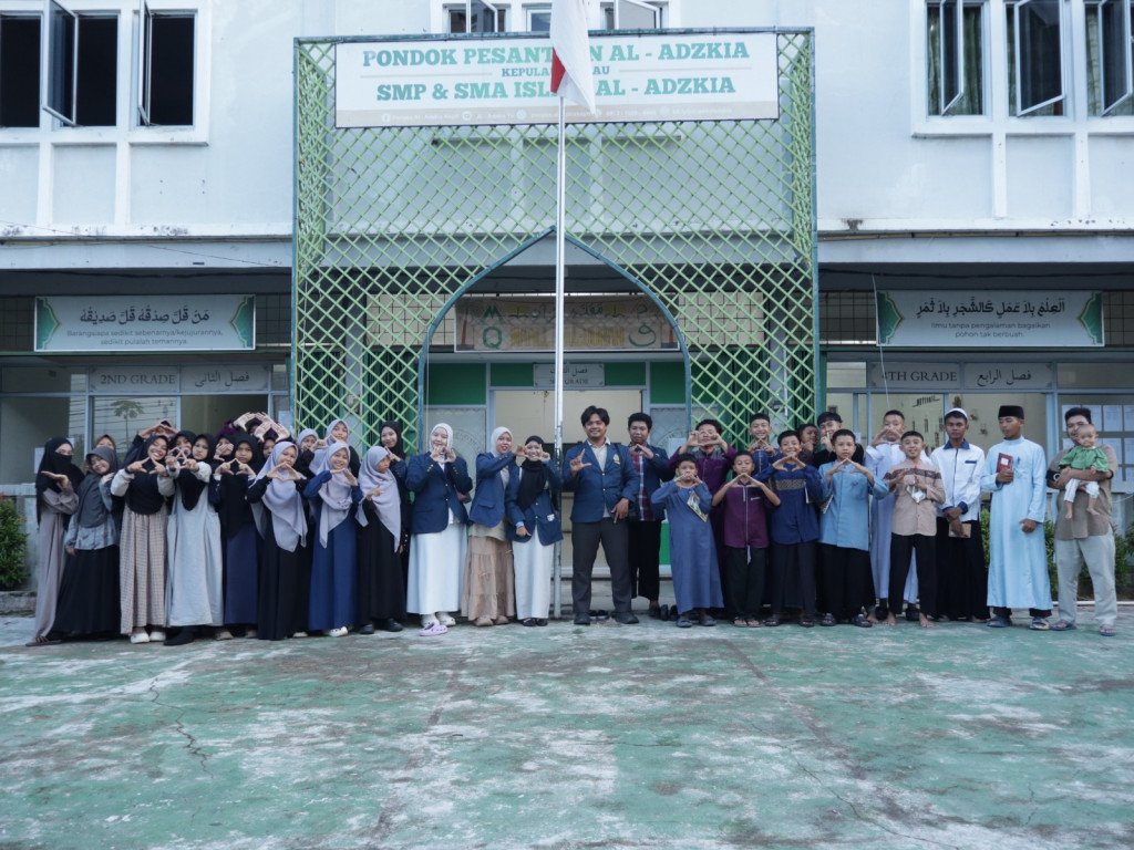 Bentengi Generasi dari Hoaks, Mahasiswa KPI STAIN SAR Kepri Edukasi Santri melalui Literasi Digital dan Cek Fakta Mahasiswa Program Studi KPI STAIN SAR Kepri melaksanakan Sosialisasi Literasi Digital dan Cek Fakta di Pondok Pesantren Al-Adzkia Sabtu (13/6).