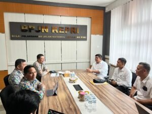 Bupati Bintan Roby Kurniawan saat melakukan kunjungan silahturahmi ke Kantor BPJN Kepri.