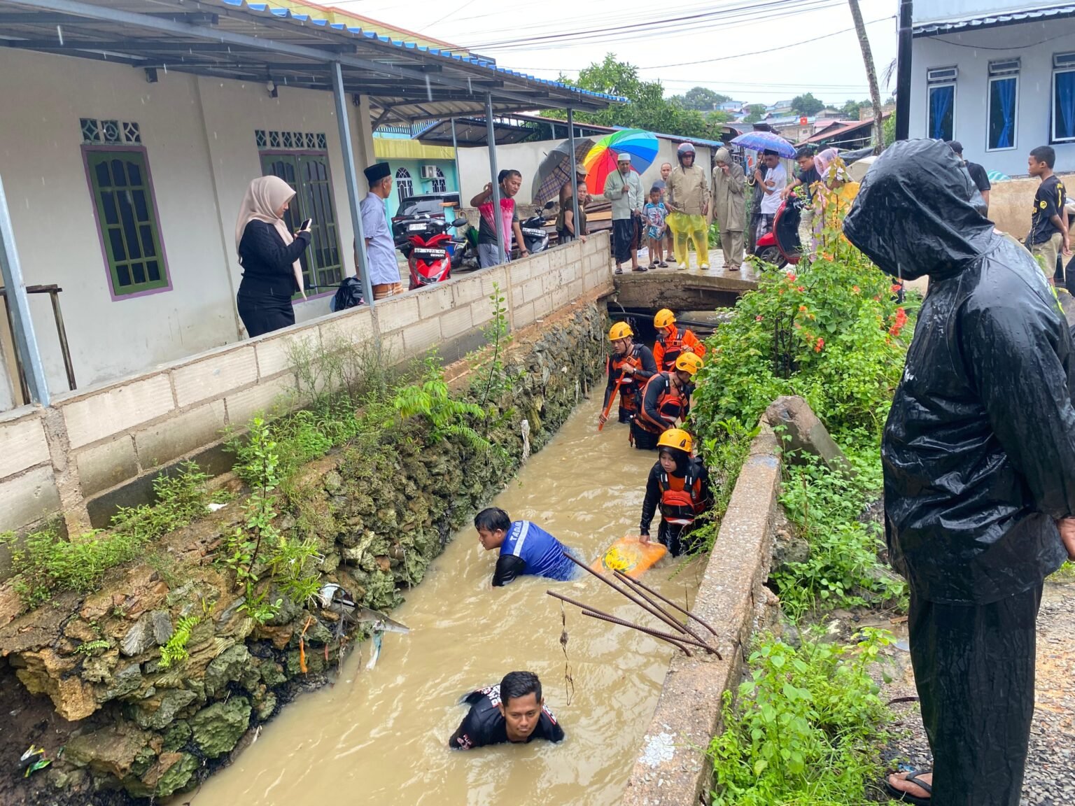 Balita 2 Tahun Hanyut di Gorong-Gorong Tanjung Sengkuang, Pencarian Masih Berlangsung