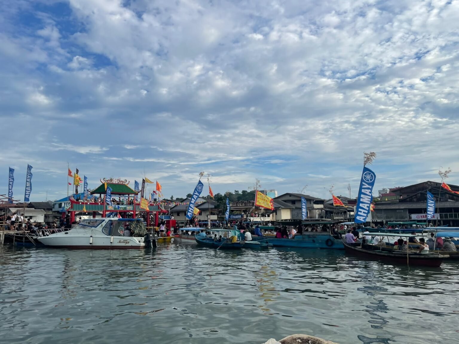 Sat Polairud Polresta Tanjungpinang Siaga Amankan Perlombaan Perahu Naga pada Sembayang Keselamatan Laut Pelantar III