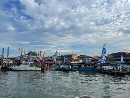 Sat Polairud Polresta Tanjungpinang Siaga Amankan Perlombaan Perahu Naga pada Sembayang Keselamatan Laut Pelantar III