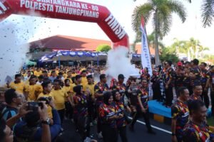 Ratusan Masyarakat Tanjungpinang Antusias Ikuti Fun Walk, Sempena HUT Bhayangkara Ke-80