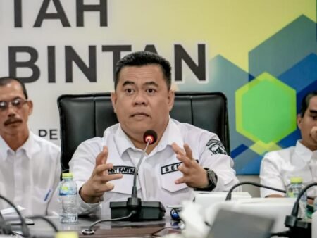 Sekda Bintan Ronny Kartika memimpin rapat pelaksanan Pillkades serentak
