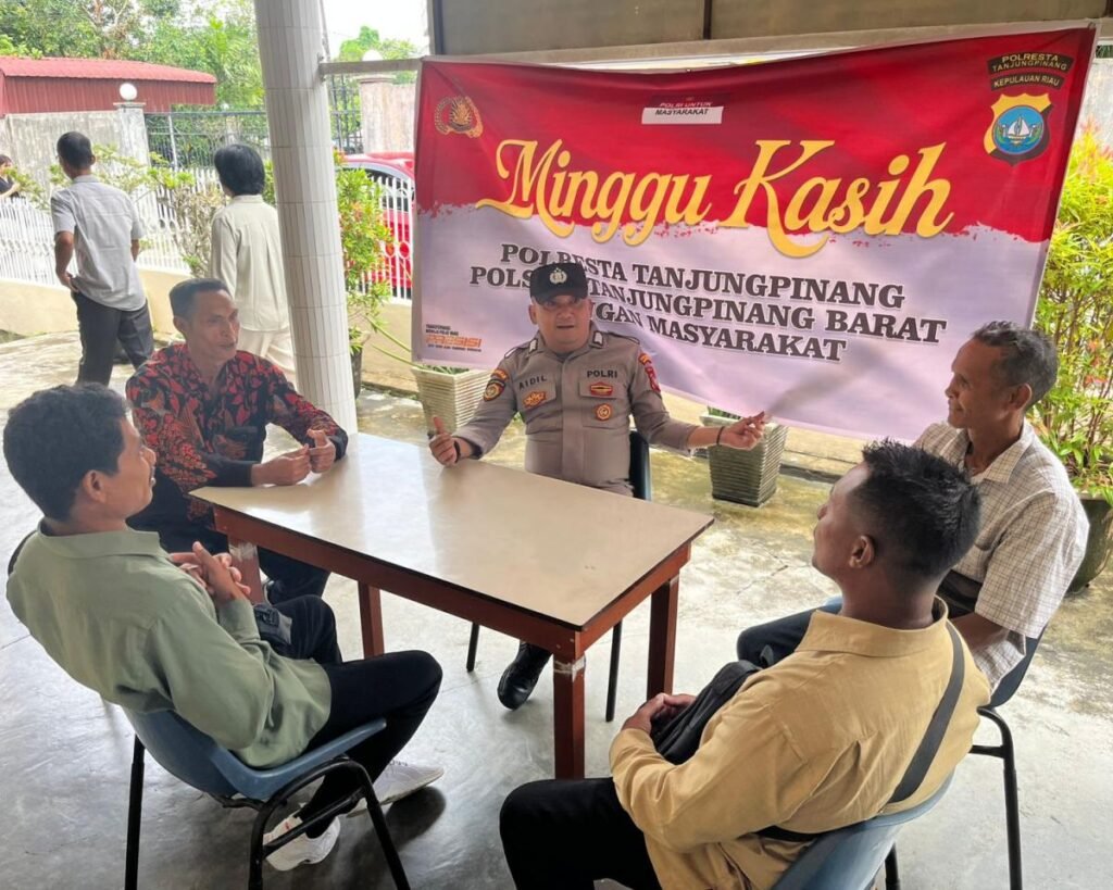 Minggu Kasih Polsek Tanjungpinang Barat Pererat Silaturahmi dan Jaga Kondusivitas Kamtibmas Minggu Kasih Polsek Tanjungpinang Barat Pererat Silaturahmi dan Jaga Kondusivitas Kamtibmas