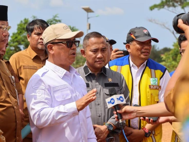 Kepri Targetkan Tujuh Sekolah Rakyat untuk Perluas Akses Pendidikan Wakil Gubernur Kepri, Nyanyang Haris Pratamura memberikan keterangan pers terkait Sekolah Rakyat, Selasa (23/6).