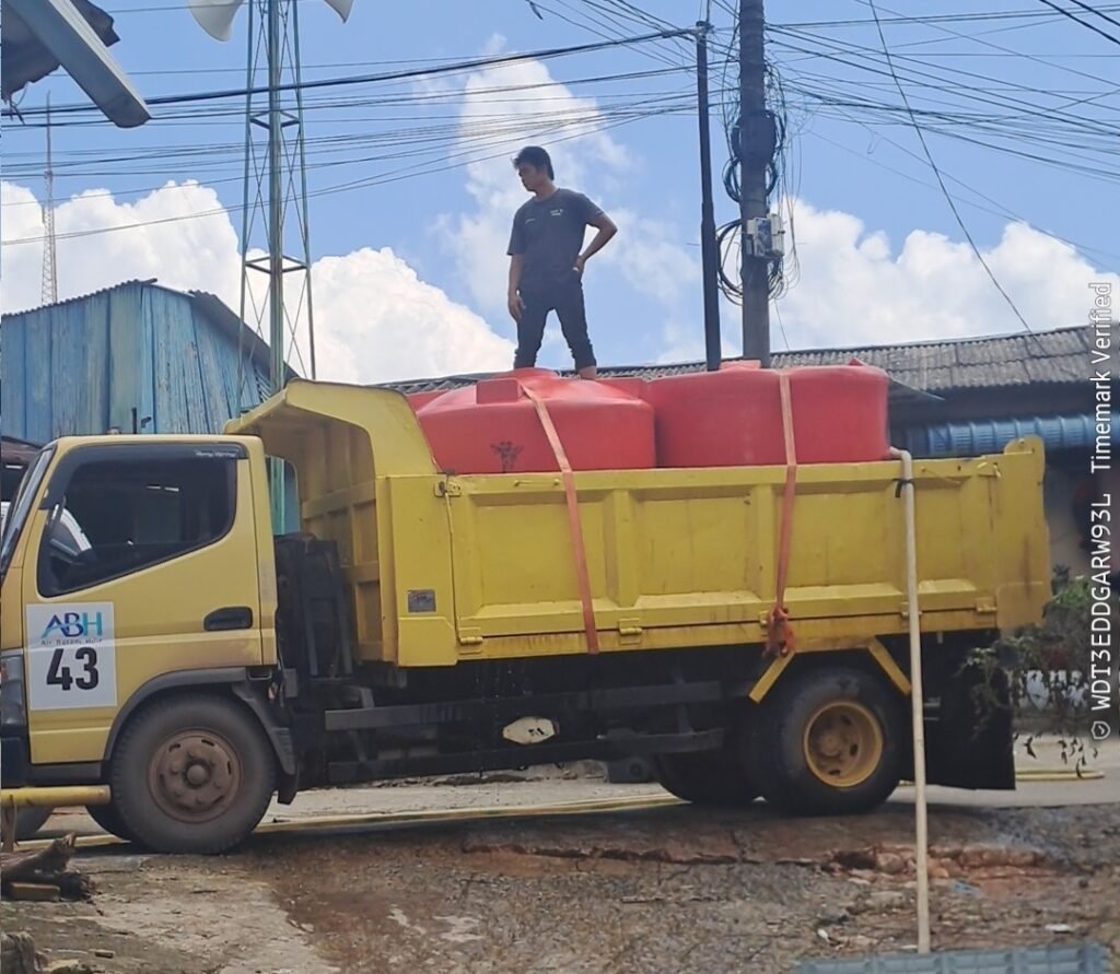 Solar Langka, Mobil Water Tank ABH Distribusi Air Bersih ke Tanjung Sengkuang Lumpuh, Warga Menjerit