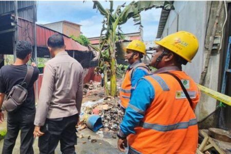 Kebakaran sebuah dapur warung di Jalan Ganet, samping Masjid Miftahul Falah, Kamis (02/07/2026)