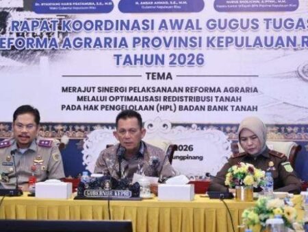 Gubernur Kepri Ansar Ahmad memimpin Rakor Awal Gugus Tugas Reforma Agraria (GTRA) Provinsi Kepulauan Riau Tahun 2026 di Gedung Daerah, Tanjungpinang, Selasa (7/7/2026). (Ft.DISKOMINFO KEPRI)