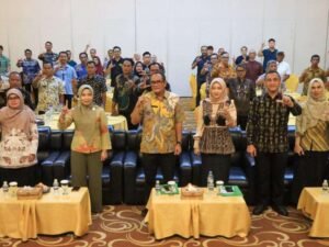 Pemkab Bintan menggelar Konsultasi Publik Naskah Akademik dan Ranperda tentang Pengelolaan Sampah di Convention Hall Awandhari Hotel and Resort, Kamis (9/7).