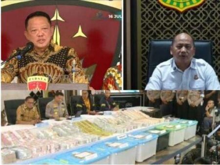 Febrie Adriansyah (baju batik) mundur dari jabatannya sebagai Jaksa Agung Muda Bidang Tindak Pidana Khusus (Jampidsus) Kejaksaan Agung (Kejagung). Kepala Pusat Penerangan Hukum (Kapuspenkum) Kejagung Anang Supriatna pada Sabtu (11/07/2026) dini hari