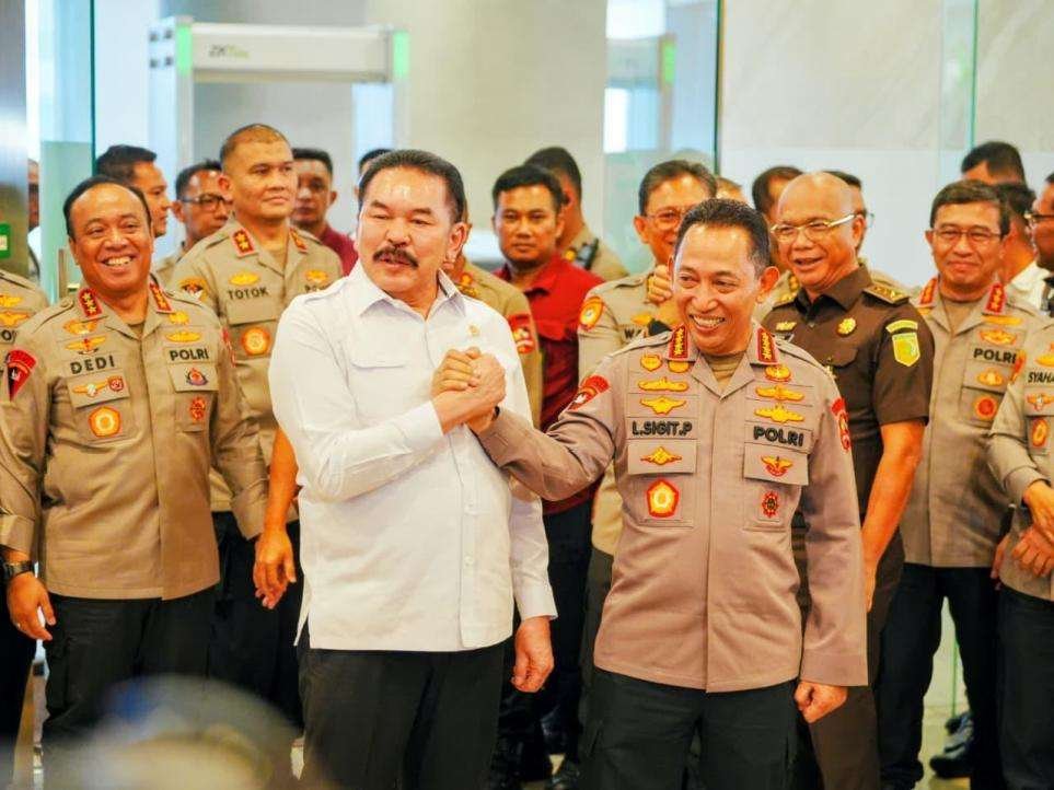 Kapolri dan Jaksa Agung Perkuat Sinergitas Penegakan Hukum, Pastikan Soliditas Institusi Kapolri dan Jaksa Agung Perkuat Sinergitas Penegakan Hukum, Pastikan Soliditas Institusi