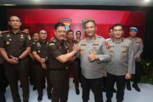 Kapolda Kepulauan Riau Irjen Pol. Asep Safrudin, S.I.K., M.H., bersama Kepala Kejaksaan Tinggi Kepulauan Riau (Kajati Kepri) Jehezkiel Devy Sudarso, S.H., C.N., membuka Rapat Kerja Teknis (Rakernis) Direktorat Reserse Kriminal Umum Polda Kepri Tahun Anggaran 2026