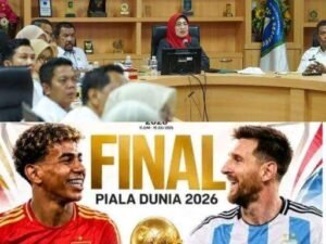 Sekda Provinsi Kepulauan Riau, Misni, memimpin rapat persiapan nonton bareng Piala Dunia 2026 di ruang kerjanya di Komplek Pemerintahan Provinsi Kepri, Dompak, Rabu (15/7/2026).