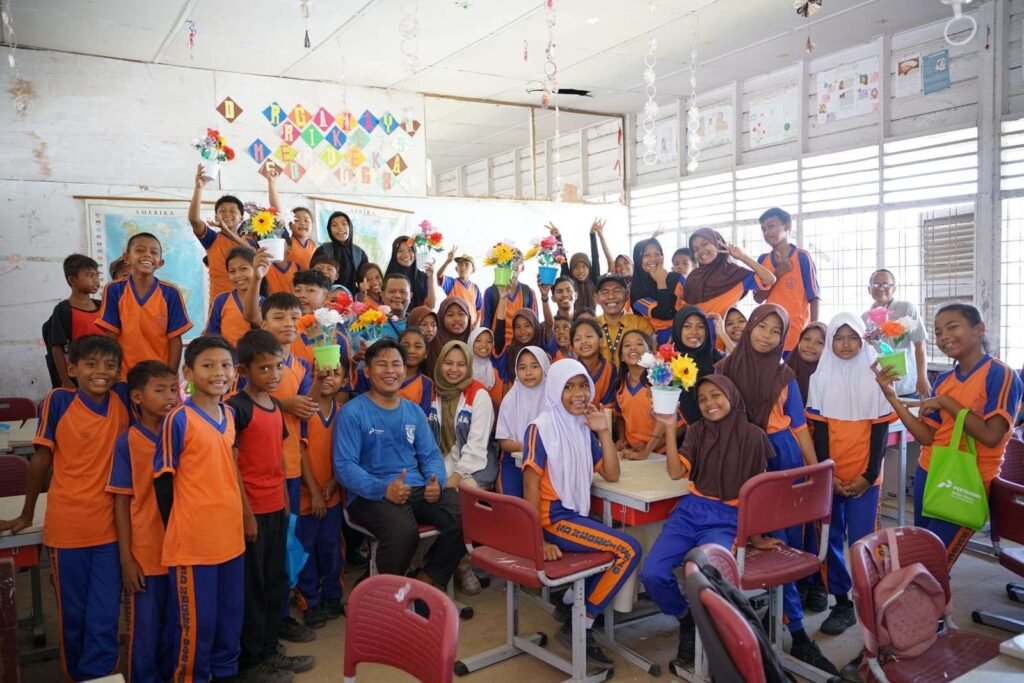 Program SEKAR (Sekolah Kawasan Pesisir) yang dilaksanakan di SD Negeri 068426, Kelurahan Nelayan Indah, Kecamatan Medan Labuhan, Kota Medan, Sumatera Utara (Sumut) pada, Sabtu (18/07/2026)